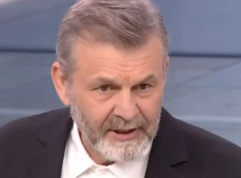 Απόστολος Γκλέτσος για Μανούσο Μανουσάκη – «Δεν με πήρε στη δουλειά, μου έμαθε τη δουλειά»