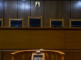 Θεσσαλονίκη: 49χρονος πατέρας καταδικάστηκε για οδήγηση υπό την επήρεια αλκοόλ με συνοδηγό τον ανήλικο γιο του.