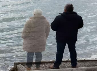 Παρακολουθήστε τα Ουράνια Μηνύματα: 10 Τρόποι που οι Αγαπημένες Ψυχές των Αποθανόντων είναι Πάντα Κοντά σας.