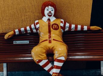 Ανακαλύψτε γιατί ο κλόουν των McDonald’s χάθηκε από το προσκήνιο!