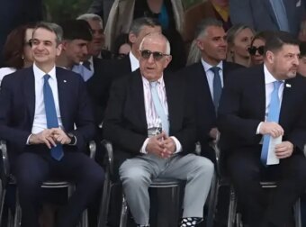 Έκλεψαν την παράσταση οι κάλτσες του Νικήτα Κακλαμάνη στην παρέλαση!