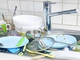 Η ψυχολογία πίσω από τα βρώμικα πιάτα: Γιατί δεν πρέπει να τα στοιβάζεις και πώς επηρεάζουν τη ζωή σου.