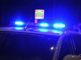 ΕΠΙΚΑΙΡΗ ΕΞΕΛΙΞΗ: ΕΙΣΒΟΛΗ ΚΟΥΚΟΥΛΟΦΟΡΩΝ ΣΕ ΕΚΔΗΛΩΣΗ ΣΤΗ ΝΟΜΙΚΗ ΑΘΗΝΩΝ – ΔΡΑΜΑΤΙΚΕΣ ΣΤΙΓΜΕΣ ΑΝΗΣΥΧΙΑΣ.