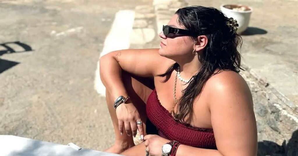 Δανάη Μπάρκα: Απολαμβάνοντας την Ελευθερία μετά το «Πάμε Δανάη» – Όμορφες Στιγμές στην Ακροθαλασσιά.