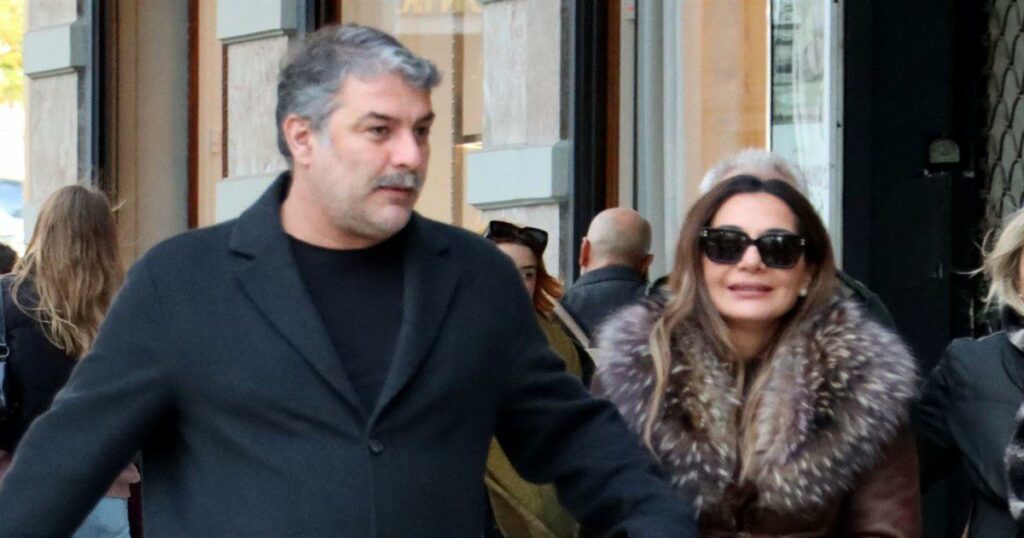 Δέσποινα Βανδή: Στο πλευρό του Βασίλη Μπισμπίκη στις θεατρικές του πρόβες!