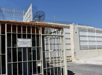Σοκ στις φυλακές Κορυδαλλού: Αλβανός κρατούμενος παίρνει ομήρους σωφρονιστικούς υπαλλήλους!