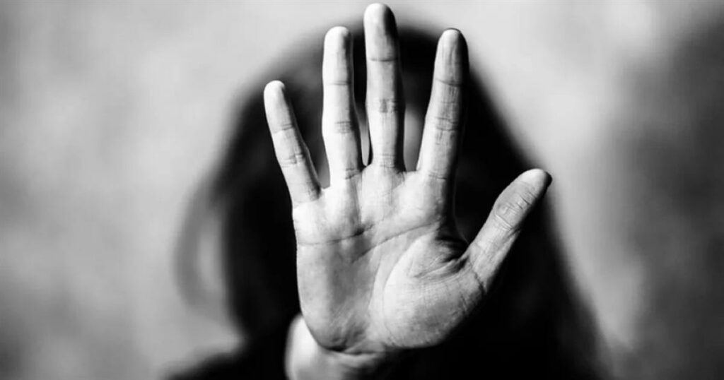 Σοκαριστικό περιστατικό στη Θεσσαλονίκη: 93χρονος συλλαμβάνεται για επίθεση με μπαστούνι στην 86χρονη σύζυγό του.