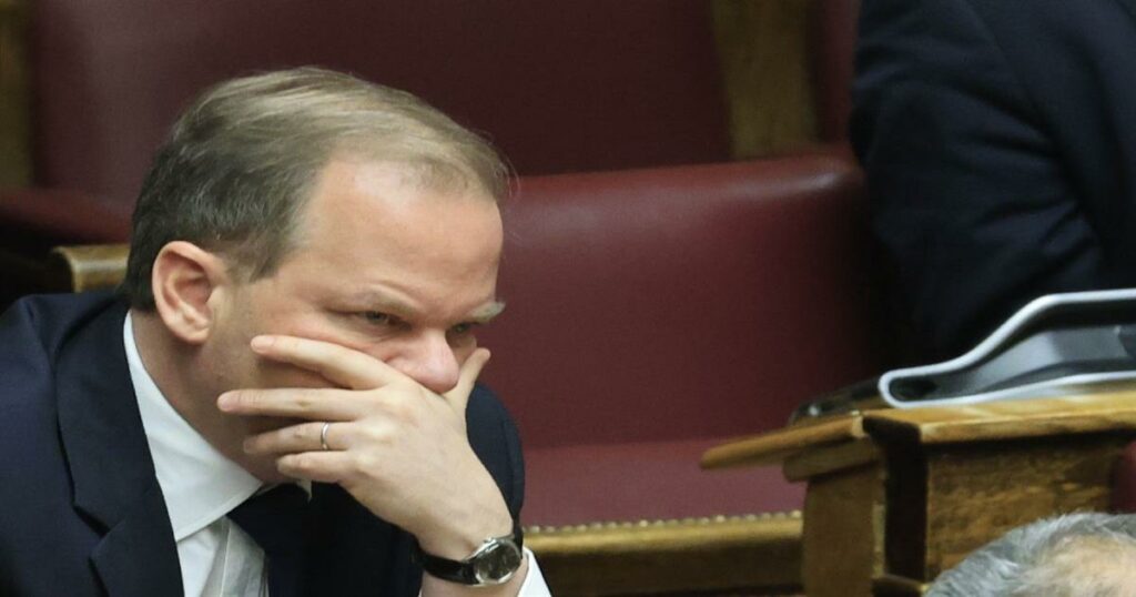 Νέα έγγραφα στη Βουλή αποκαλύπτουν: Πώς ο Καραμανλής εμπλέκεται στην υπόθεση των Τεμπών!