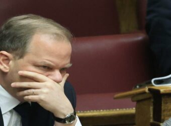 Νέα έγγραφα στη Βουλή αποκαλύπτουν: Πώς ο Καραμανλής εμπλέκεται στην υπόθεση των Τεμπών!