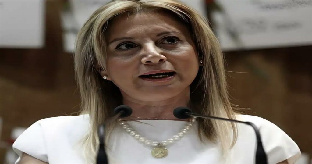 Καυστική κριτική Καρυστιανού για Καρώνη: «Αδίστακτος και σκοτεινός, αγγίζει τα όρια της ύβρης»