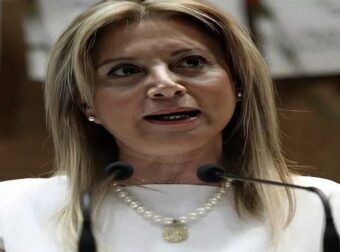 Καυστική κριτική Καρυστιανού για Καρώνη: «Αδίστακτος και σκοτεινός, αγγίζει τα όρια της ύβρης»