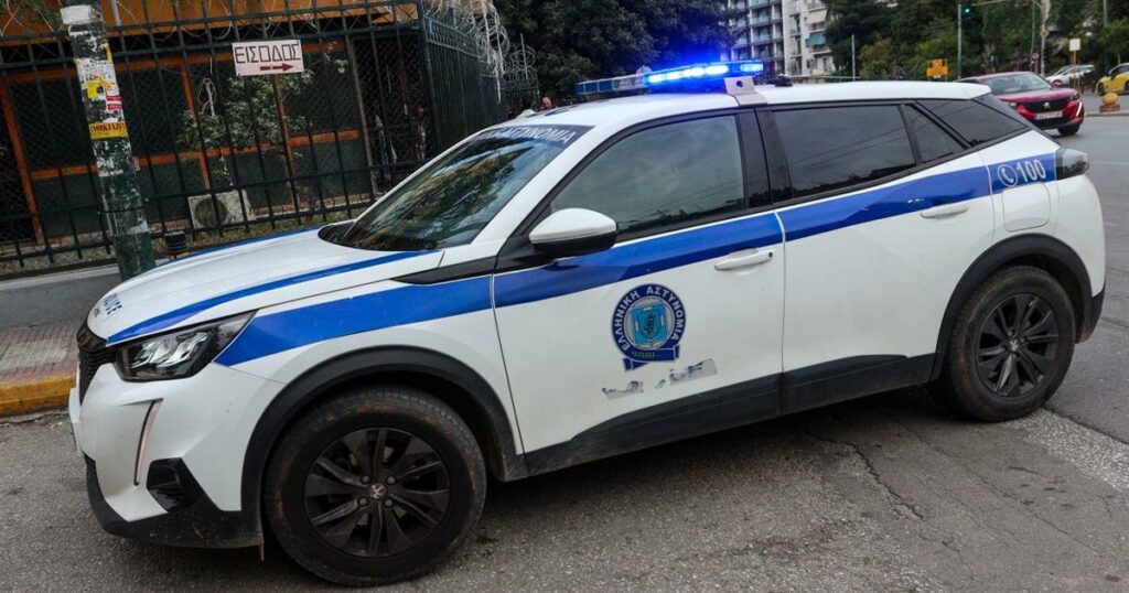 Τραγωδία στα Νέα Λιόσια: 37χρονος χάνει τη ζωή του μετά από επέμβαση αστυνομικών σε περιστατικό διάρρηξης διαμερίσματος.