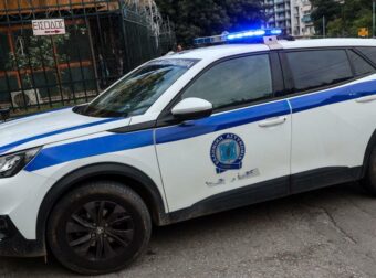 Τραγωδία στα Νέα Λιόσια: 37χρονος χάνει τη ζωή του μετά από επέμβαση αστυνομικών σε περιστατικό διάρρηξης διαμερίσματος.