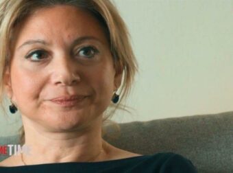 Σοκαριστική δήλωση Μαρία Καρυστιανού: «Με αντιμετωπίζουν ως αντικείμενο hδονής έγχρωμων ανδρών» – Ανατριχιαστικές λεπτομέρειες.