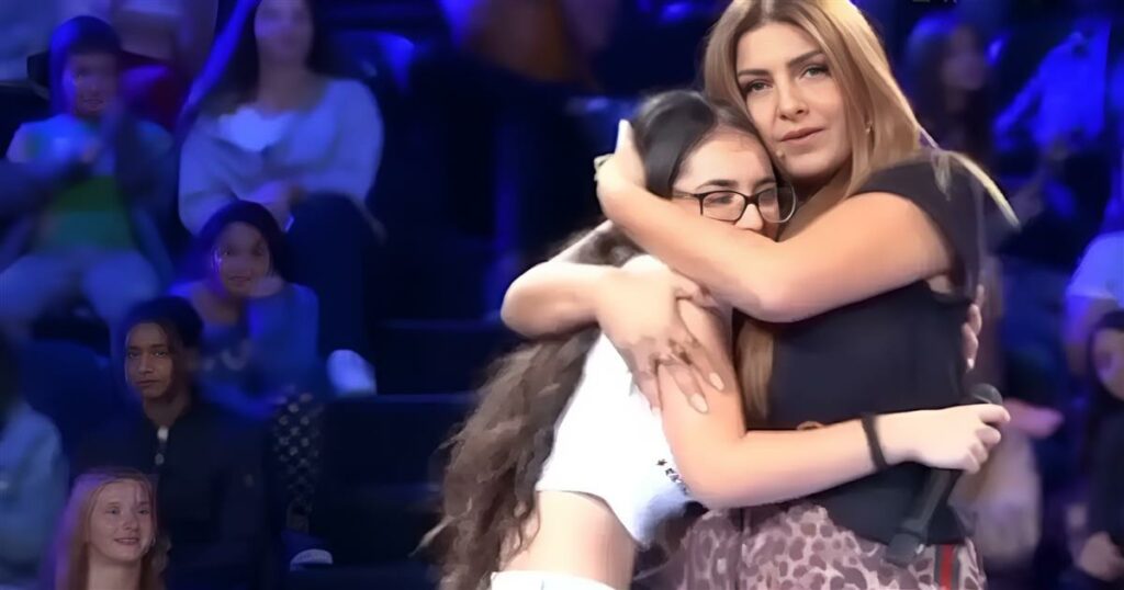 Συγκινητικό Βίντεο: Η Έλενα Παπαρίζου και η Συγκλονιστική Στιγμή με την Κλαυδία Πριν τον Τελικό της Eurovision – Δείτε την Απάντηση της Νεαρής Καλλιτέχνιδας!
