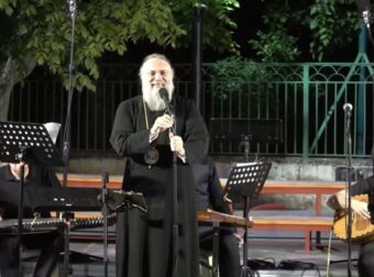 Ο Μητροπολίτης Τρίκκης Χρυσόστομος μάγεψε τα πλήθη με τη φωνή του!