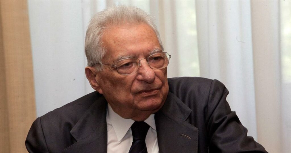 Θλιβερή απώλεια: Απεβίωσε ο ιστορικός ΥΠΕΞ Πέτρος Μολυβιάτης στα 97 του χρόνια.