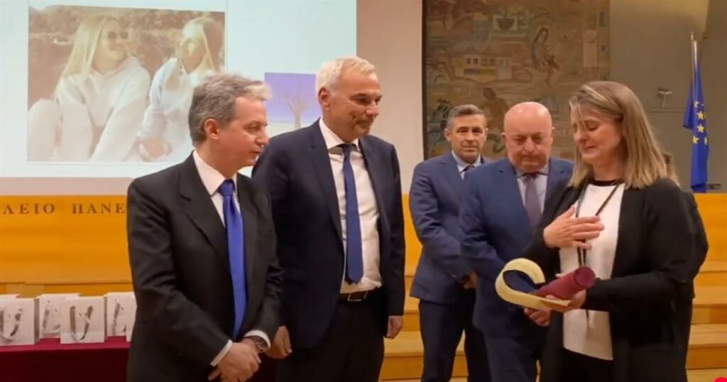 Γονείς της Θωμαής Πλακιά Παρέλαβαν Συγκινητικά το Πτυχίο της στο ΑΠΘ