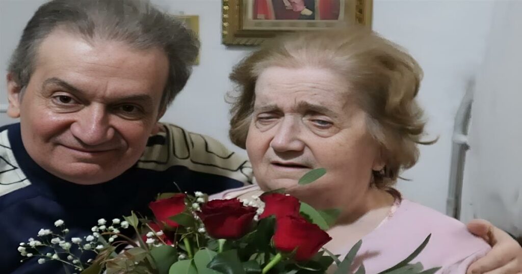 Διακεκριμένος πιανίστας πουλάει το πιάνο του για να στηρίξει τη μητέρα του – Συγκλονιστική ιστορία αυτοθυσίας.