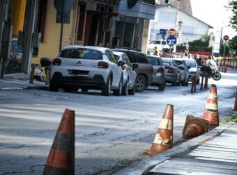 Έκρηξη στη Θεσσαλονίκη: Ο συνεργός της 39χρονης διέμενε σε υπνωτήριο αστέγων – Εντατικές έρευνες στις φυλακές για τον πρώην σύντροφό της.