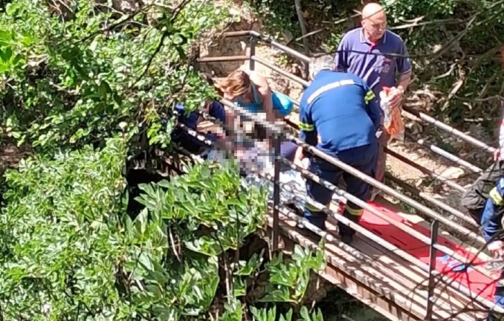 Συγκλονιστική Οικογενειακή Τραγωδία: 4χρονο Αγγελούδι Χάνει τη Ζωή του σε Πτώση με τον Πατέρα του σε Χαράδρα.
