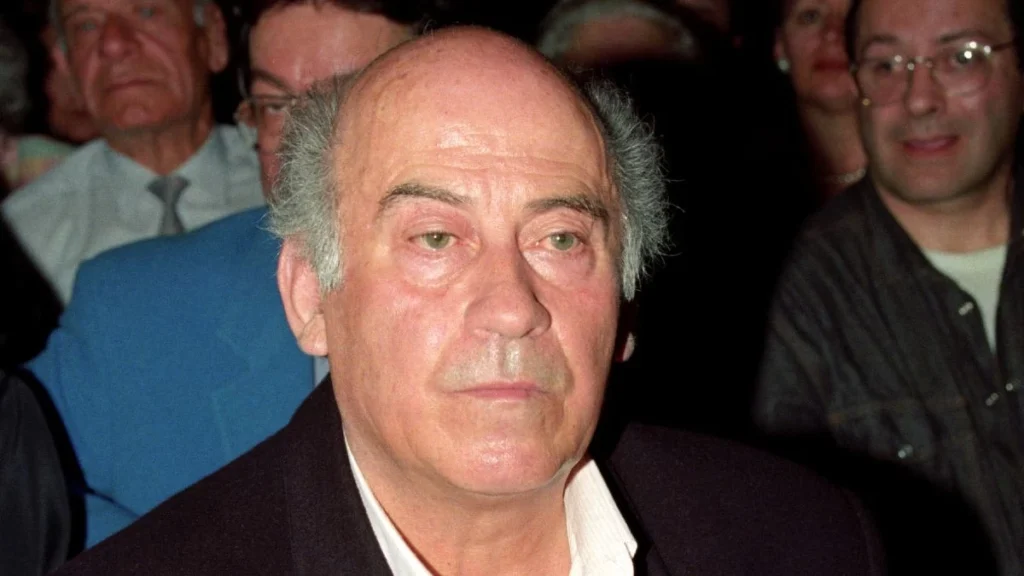 Ανακαλύψτε τη ζωή του Θανάση Βέγγου: 14 χρόνια από την απώλεια του «καλού μας ανθρώπου» – Εξορία, απιστία και οικονομικές προκλήσεις.