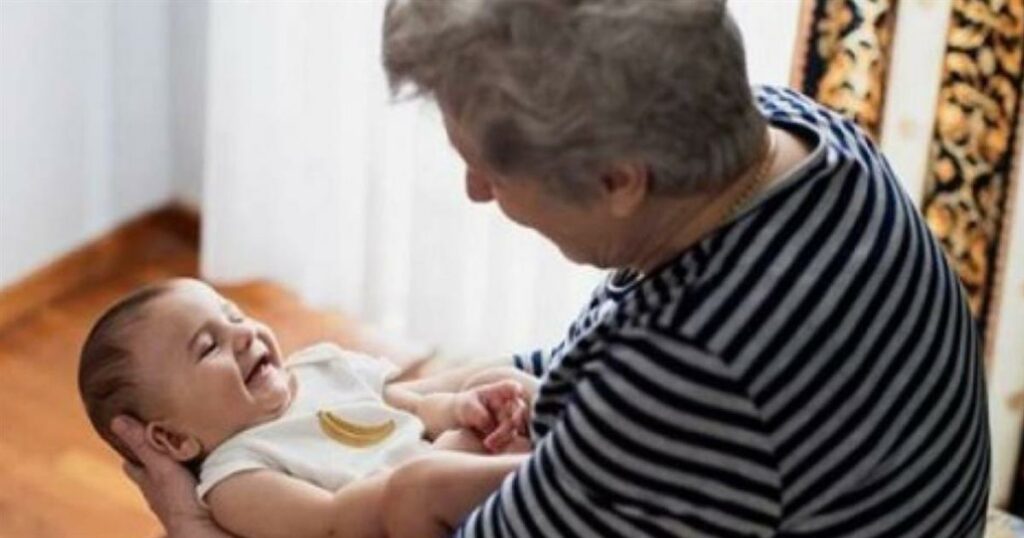 Γιαγιάδες: Πολύτιμοι σύμμαχοι, όχι νταντάδες – 4 αιτήσεις που πρέπει να αποφύγουμε.