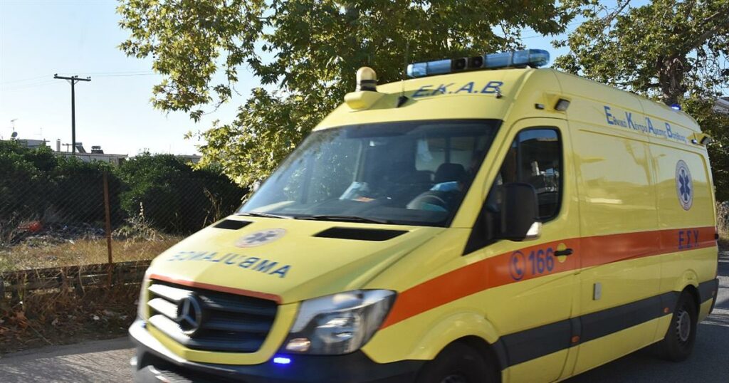 Σοκ στον Βόλο: 37χρονος χάνει τη ζωή του μετά από κατάρρευση έξω από το Κέντρο Υγείας Αλμυρού.