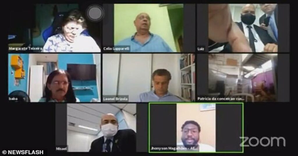 Απίστευτο περιστατικό στο δημοτικό συμβούλιο: Η κάμερα έμεινε ανοιχτή και αποκάλυψε ακατάλληλες στιγμές [video].