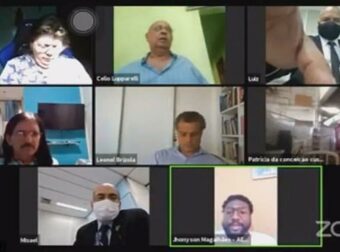 Απίστευτο περιστατικό στο δημοτικό συμβούλιο: Η κάμερα έμεινε ανοιχτή και αποκάλυψε ακατάλληλες στιγμές [video].