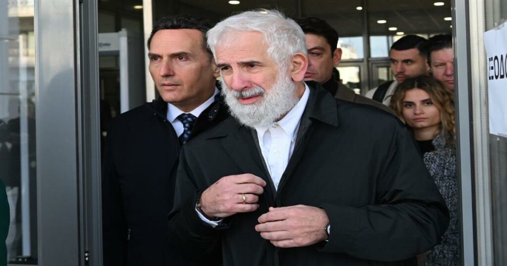Συγκλονιστική σκηνή στη δίκη Φιλιππίδη: Ο ηθοποιός κατέρρευσε – «Τι θα απογίνει η οικογένειά μου;»