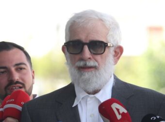 Καταγγελία κατά Πέτρου Φιλιππίδη: Αποκαλυπτική περιγραφή βιασμού στο αυτοκίνητο – «Επικεντρώθηκε σε στοματική πράξη, αλλά εγώ “ολοκλήρωσα” μόνος»