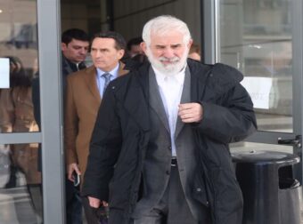 Πέτρος Φιλιππίδης: Συγκλονιστική συναισθηματική στιγμή στη δικαστική αίθουσα, καθώς μιλά για την οικογένειά του.