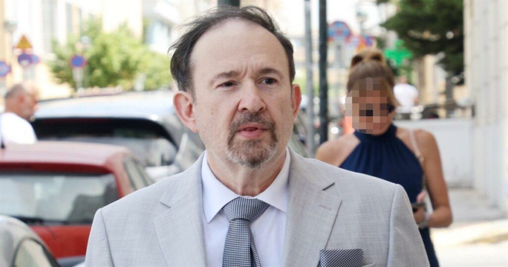 Γιάννης Παπαμιχαήλ: Μοιράζεται μια ανεκτίμητη παιδική στιγμή με την εγκυμονούσα Αλίκη Βουγιουκλάκη.