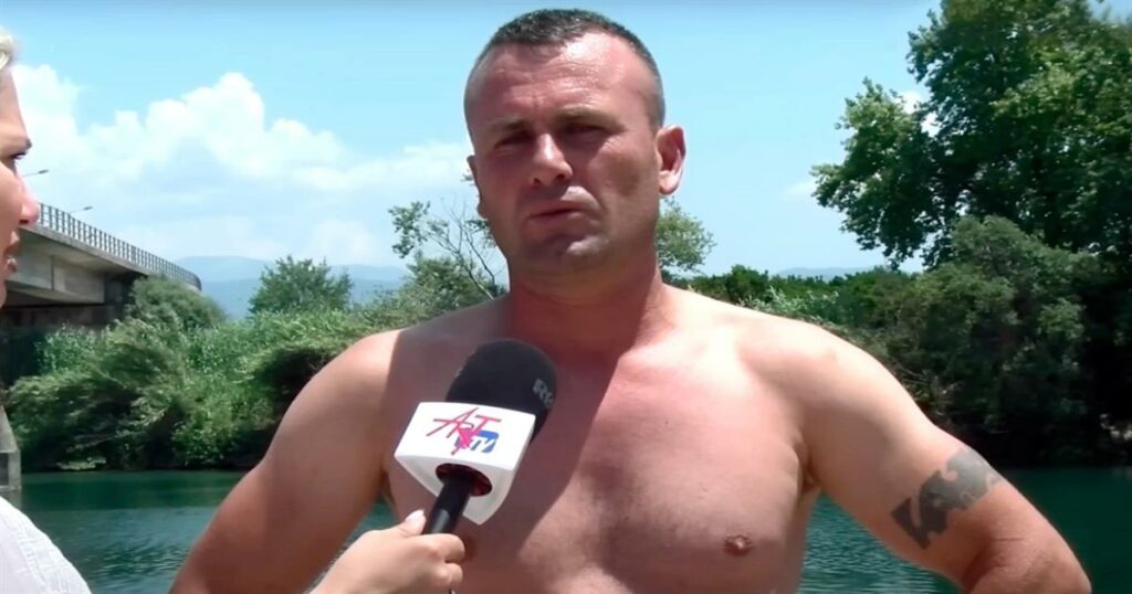 Ο «ήρωας» του Αράχθου που συγκίνησε την Ελλάδα νοσηλεύεται στο νοσοκομείο – Ετοιμάζεται να λάβει τιμητικά την ελληνική υπηκοότητα.