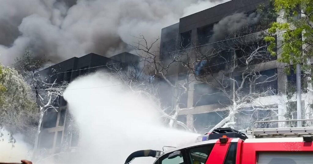 Δραματικό δυστύχημα στην Ινδία: Αεροπλάνο με 242+ επιβάτες συντρίβεται.