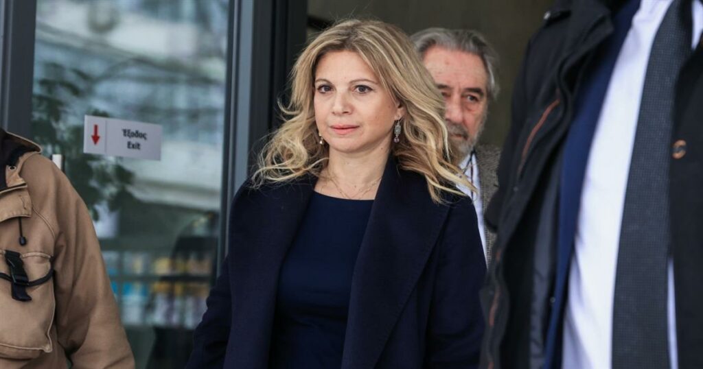 Μαρία Καρυστιανού: Κατάθεση για τη μυστηριώδη συνάντηση στο καφέ με τον «αγγελιαφόρο» και το τρίτο πρόσωπο.