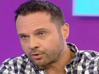 Μέμος Μπεγνής: «Η απιστία δεν υπάρχει για μένα – Κλειδί για την ευτυχία των ζευγαριών είναι οι ξεχωριστές κρεβατοκάμαρες».