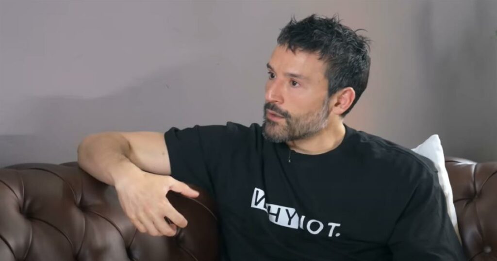 Ραγίζει καρδιές ο Ραφαηλίδης με την εξομολόγηση για τον θάνατο του αδερφού του: «Αναρωτιόμουν αν κατά λάθος τον οδήγησα στο μοιραίο».