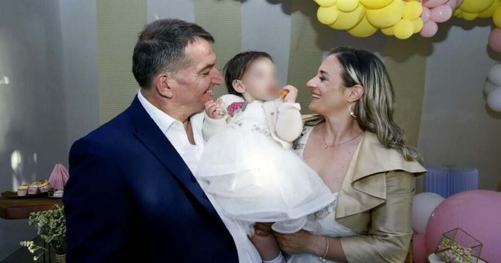 “Πύρρος Δήμας: Μυστήριο πίσω από την απουσία του στην βάφτιση της κόρης του”