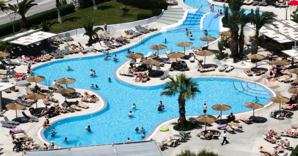 «Προειδοποίηση για την Κρήτη: Το 50% των πισινών περιέχει επικίνδυνο βακτήριο!»