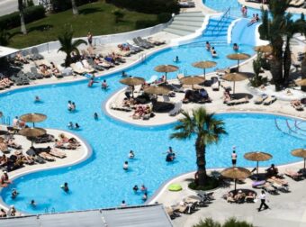 «Προειδοποίηση για την Κρήτη: Το 50% των πισινών περιέχει επικίνδυνο βακτήριο!»