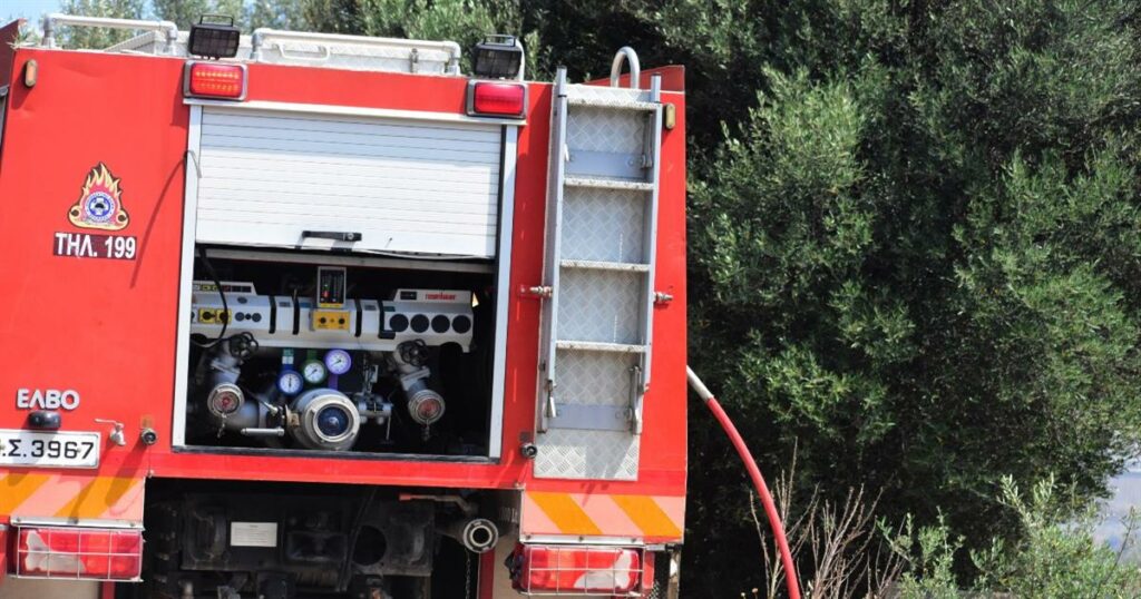 Φλόγες απειλούν το Κορωπί – Άμεση επέμβαση της Πυροσβεστικής σε κατοικημένη περιοχή.