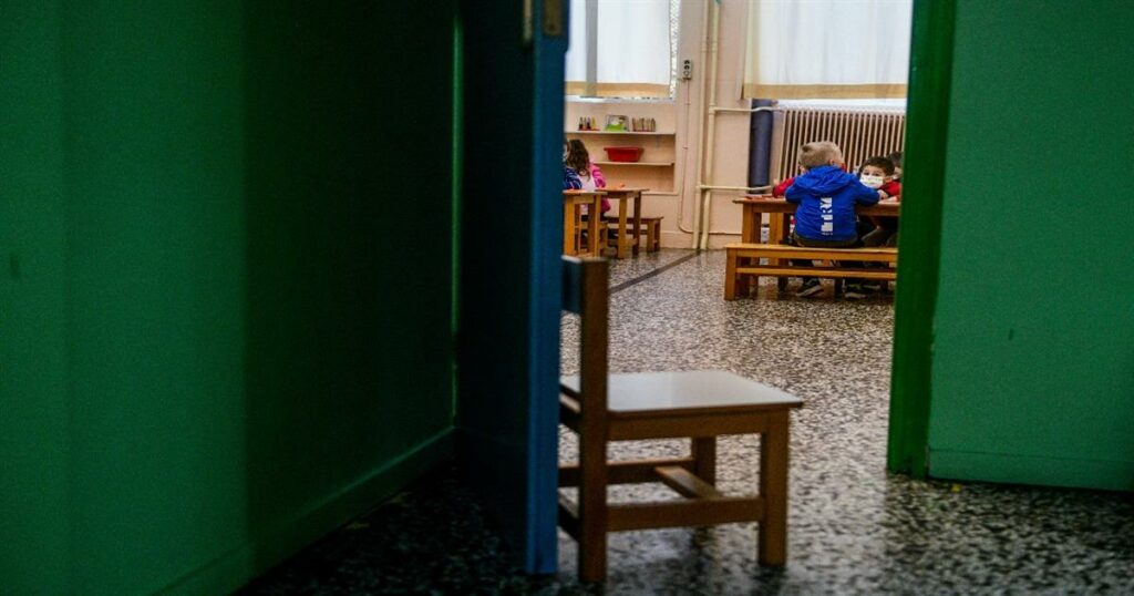 Χανιά: Παράνομη έξωση εκπαιδευτικού – «Μου έκοψαν ρεύμα και νερό, και κατέβασαν την πόρτα»