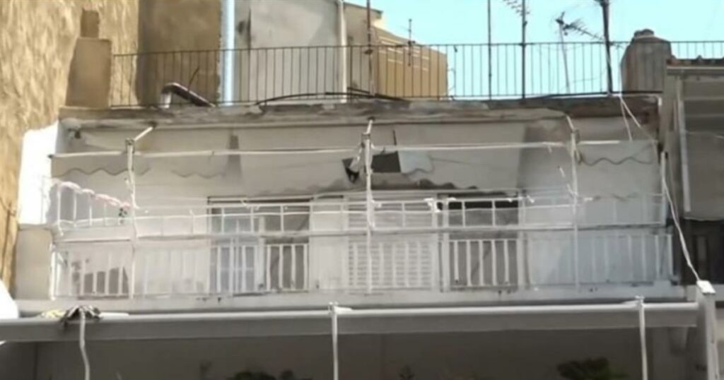 Ηλεία: Εντοπίστηκαν οι γονείς που εγκατέλειψαν το μωρό στο μπαλκόνι, αναστατώνοντας τη γειτονιά με το κλάμα του.