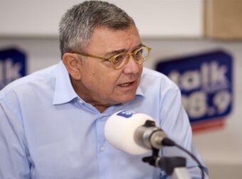 Έξαλλος ο Τάκης Χατζής: «Σταματήστε την κοροϊδία, έχετε καταλάβει πόσο ντροπιαστήκατε;»