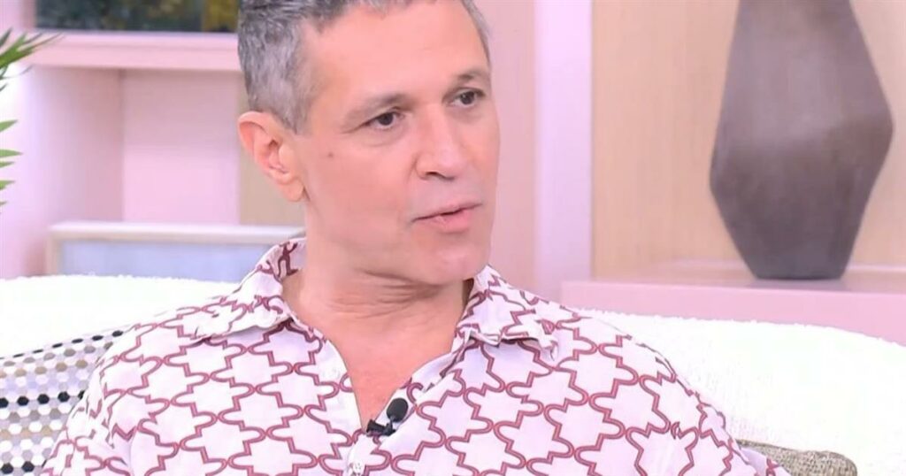Αιμίλιος Χειλάκης: «Αποφεύγω τις φωτογραφίες και τα αυτόγραφα, αναγνωρίζω ότι αυτό μπορεί να φανεί αγενές»
