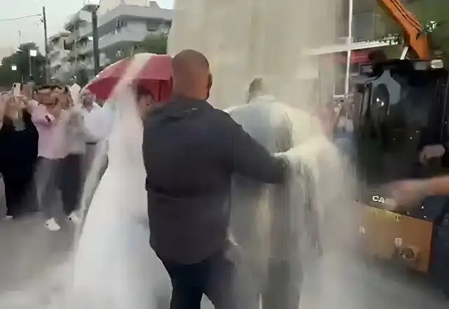Ρύζι με το… τσουβάλι: Νεόνυμφοι «πνίγηκαν» με 550 κιλά σε απρόσμενη έκπληξη γάμου!