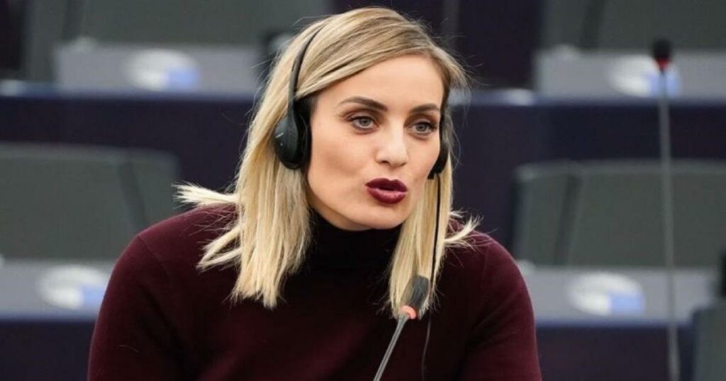 Ελεονώρα Μελέτη: Ανασκόπηση της Δράσης της στη Βουλή Ένα Χρόνο Μετά την Εκλογή της – Βίντεο Αποκάλυψη!