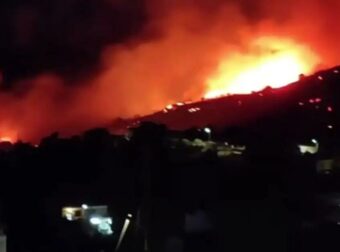 Φλόγες στη Νότια Εύβοια: Εκκένωση οικισμών καθώς το μέτωπο στα Μεσοχώρια παραμένει ανεξέλεγκτο.